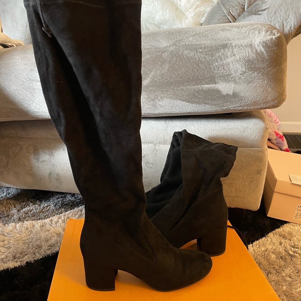 Knee high boot only worn once
